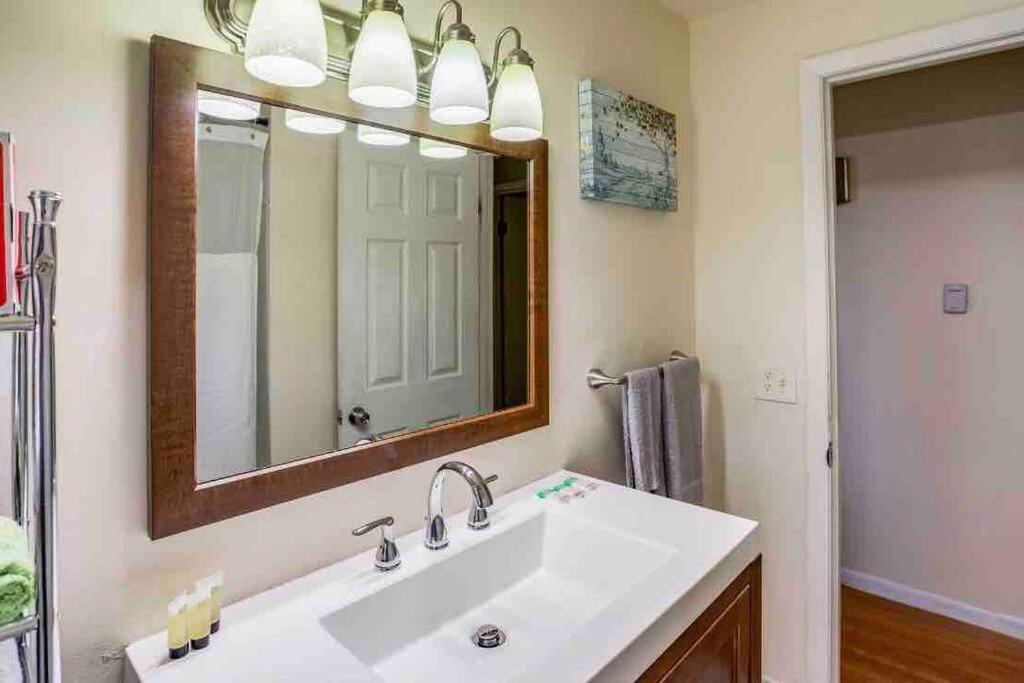 {Hot Tub In Ranch} Mins To Airport/Uofr/Strng/Dwtn Villa Rochester Eksteriør bilde